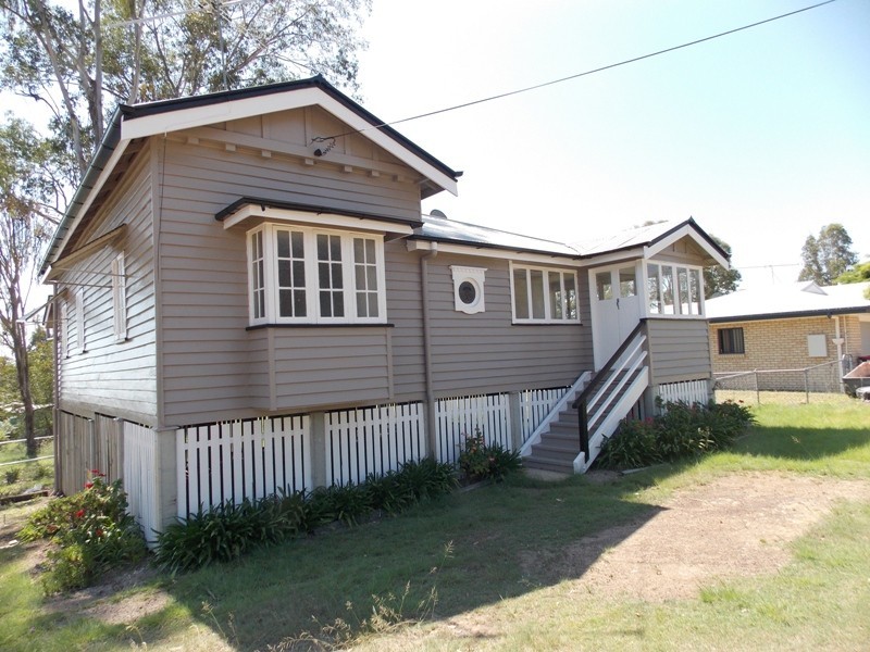 1 Hunter Street, Nanango QLD 4615