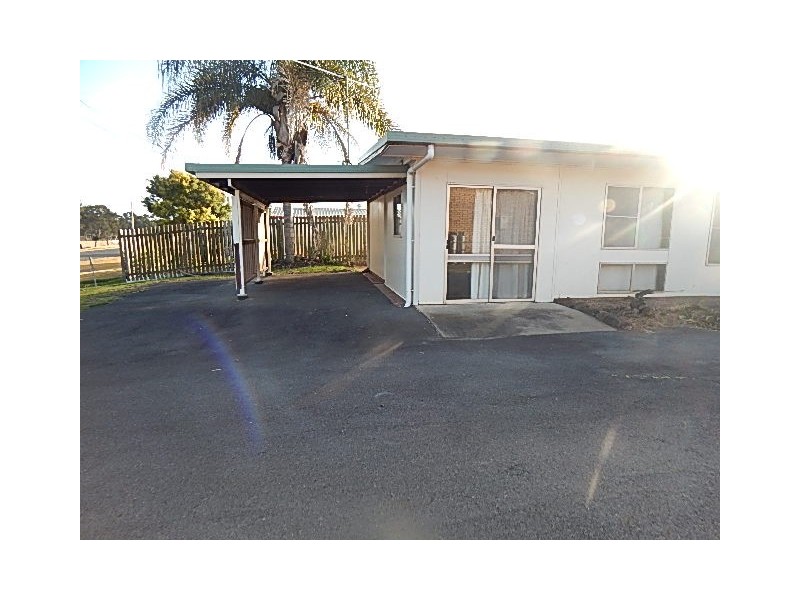 1/34 BURNETT, Nanango QLD 4615