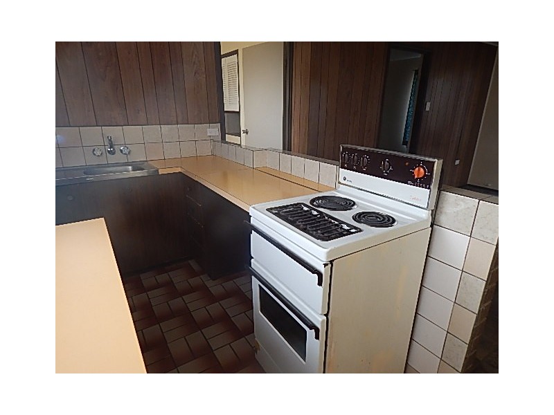 1/34 BURNETT, Nanango QLD 4615