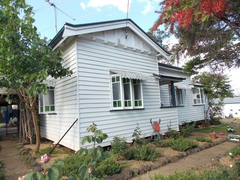 40 Elk Street, Nanango QLD 4615