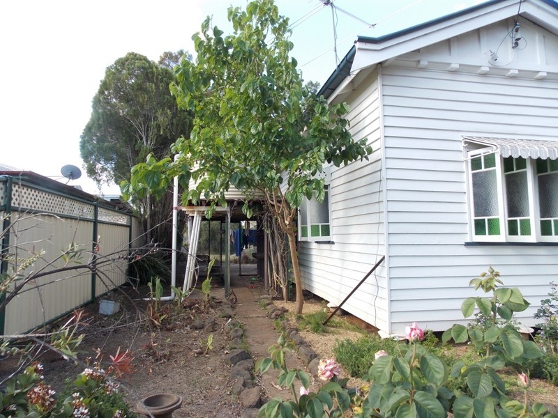 40 Elk Street, Nanango QLD 4615