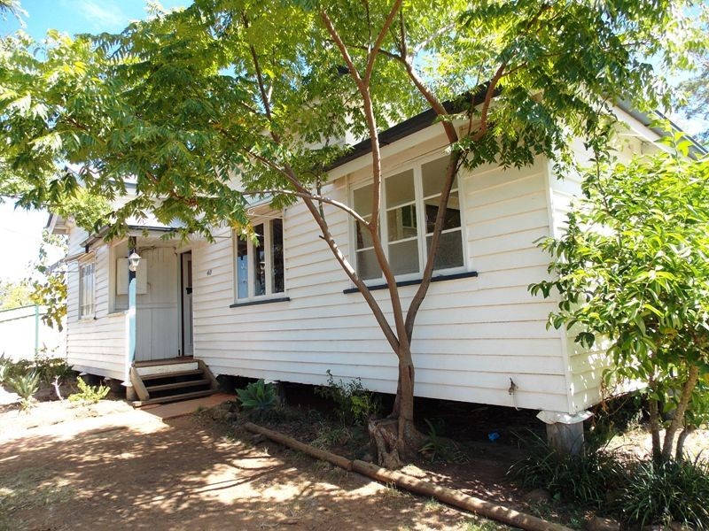 40 Elk Street, Nanango QLD 4615