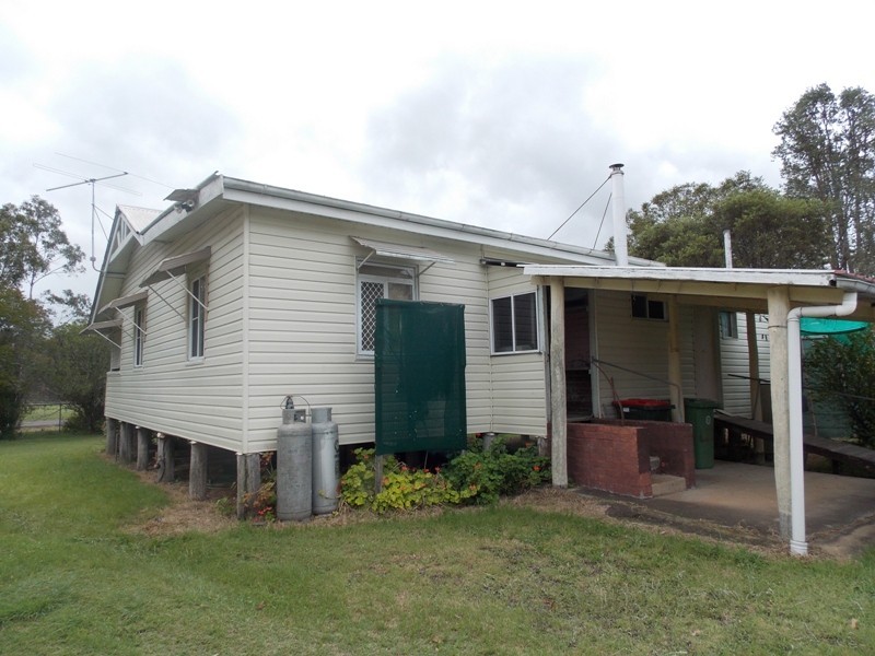 6 Burnett Street, Nanango QLD 4615
