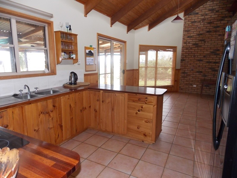 96 Hicken Way, Nanango QLD 4615