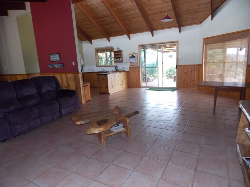 96 Hicken Way, Nanango QLD 4615