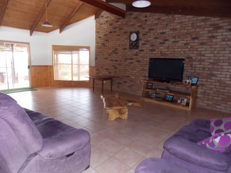 96 Hicken Way, Nanango QLD 4615