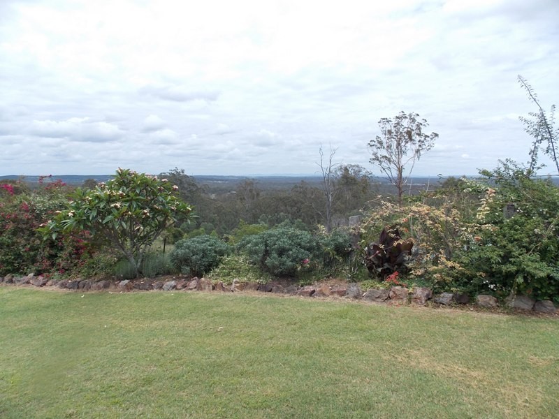 96 Hicken Way, Nanango QLD 4615