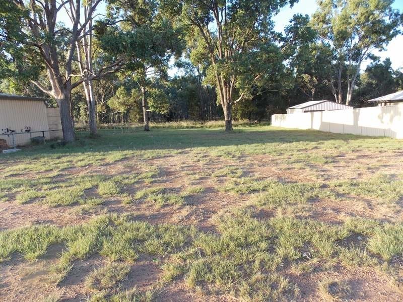 14 Hawthorne St, Nanango QLD 4615