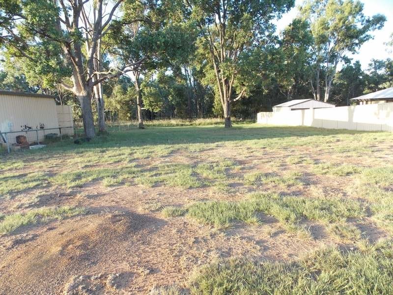 14 Hawthorne St, Nanango QLD 4615