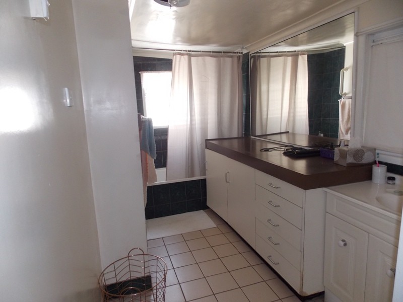 9 Gipps Street, Nanango QLD 4615