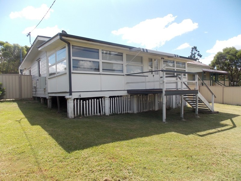 9 Gipps Street, Nanango QLD 4615
