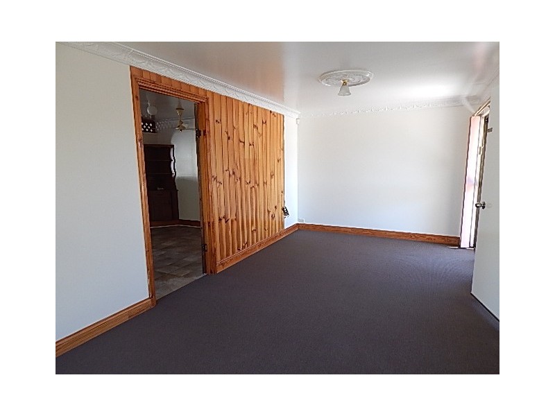 12 Bunker Ave, Nanango QLD 4615