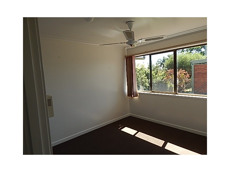 12 Bunker Ave, Nanango QLD 4615