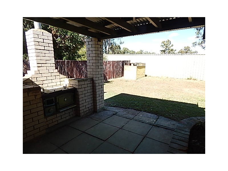 12 Bunker Ave, Nanango QLD 4615