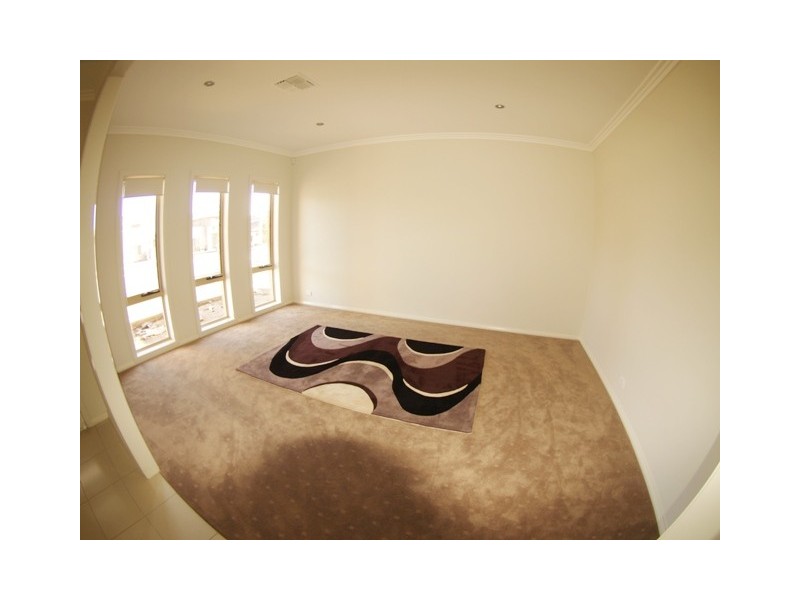 132 Hoskins Street, Franklin ACT 2913