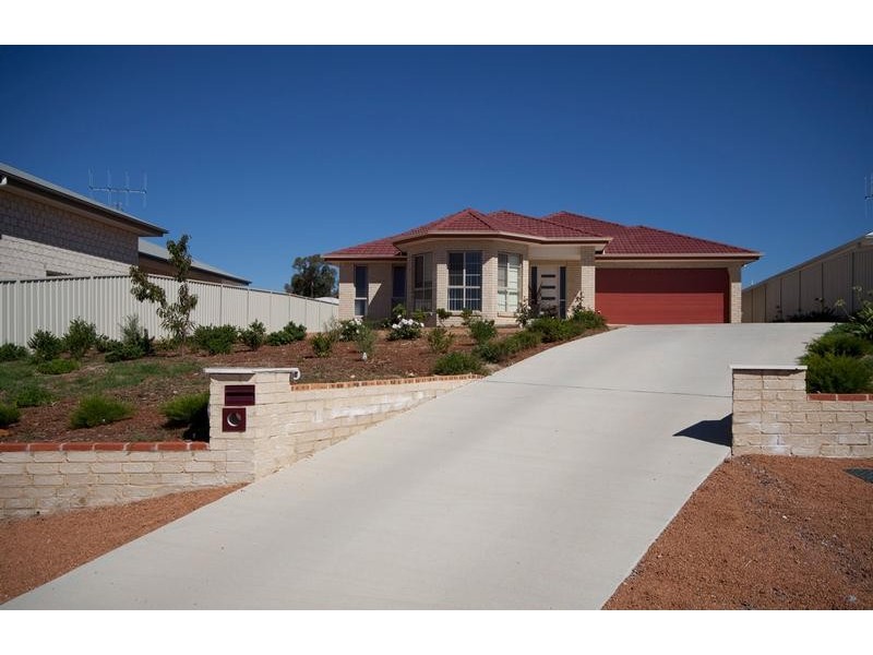 20 Hatton Drive, Yass NSW 2582