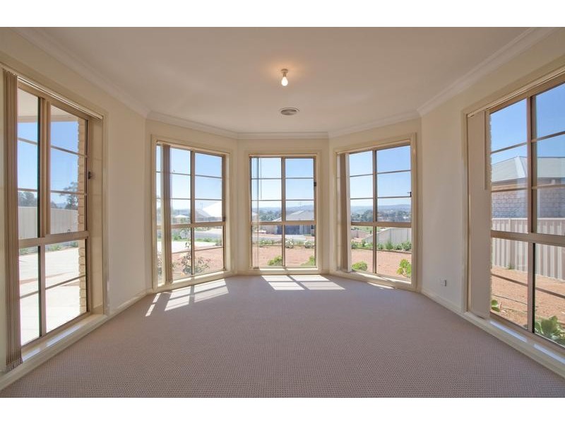 20 Hatton Drive, Yass NSW 2582