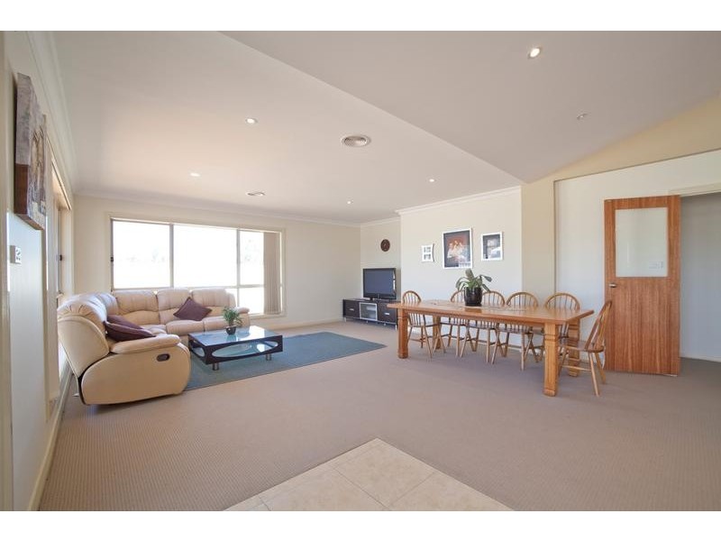 20 Hatton Drive, Yass NSW 2582