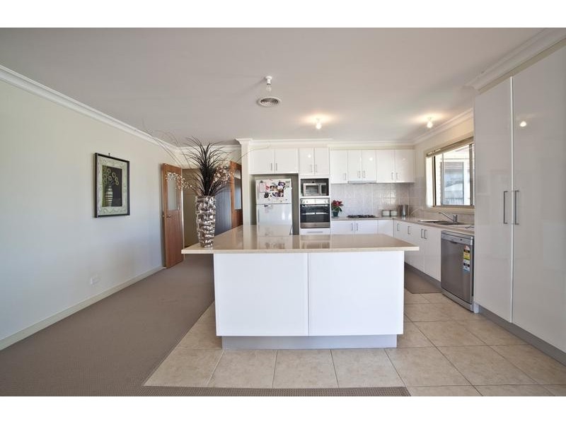 20 Hatton Drive, Yass NSW 2582