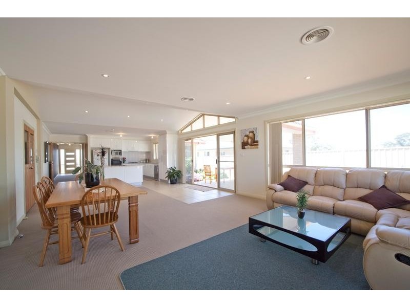 20 Hatton Drive, Yass NSW 2582