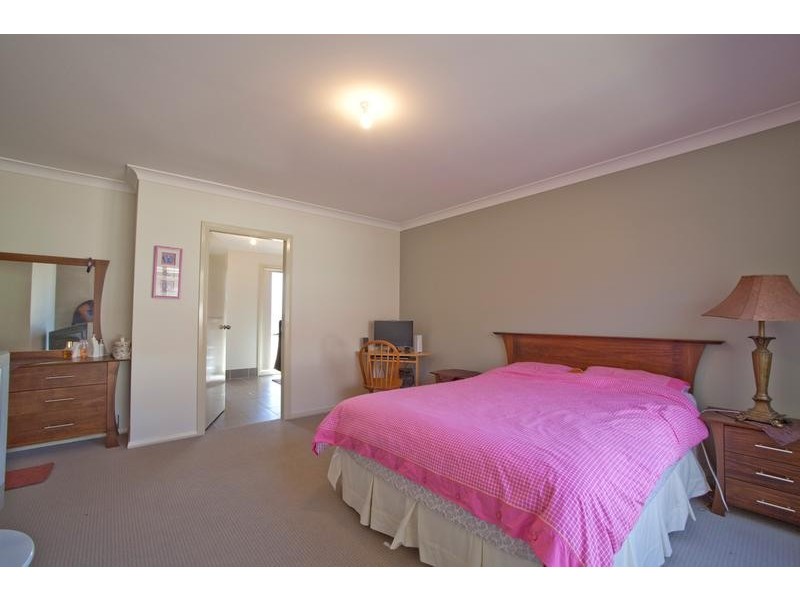 20 Hatton Drive, Yass NSW 2582