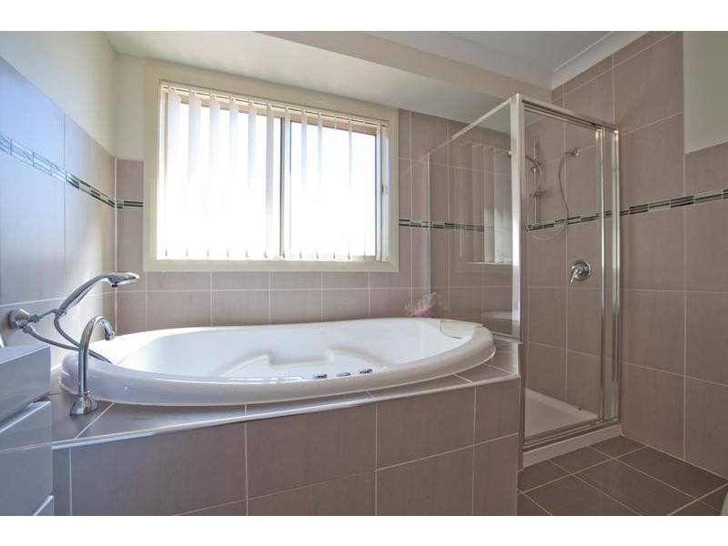 20 Hatton Drive, Yass NSW 2582