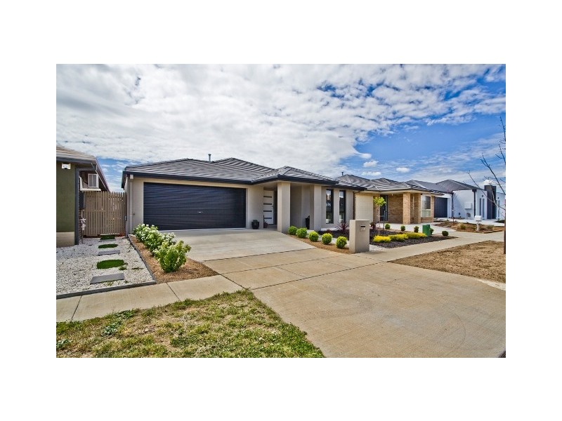 8 Dorothy Green Crescent, Franklin ACT 2913