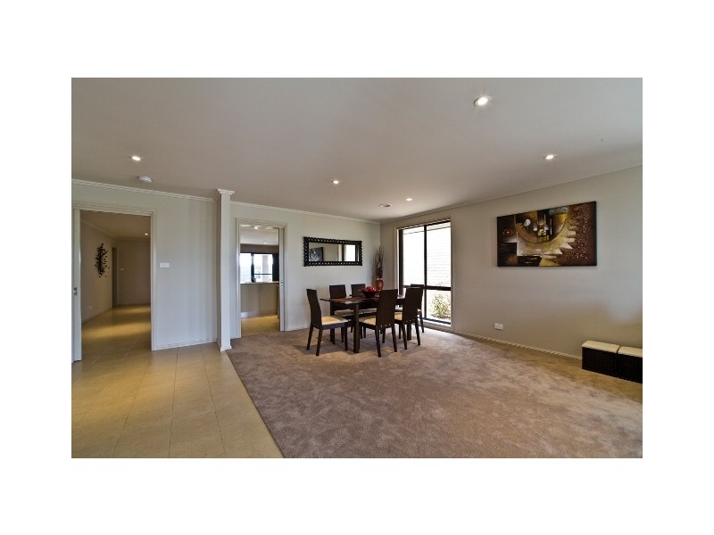 8 Dorothy Green Crescent, Franklin ACT 2913