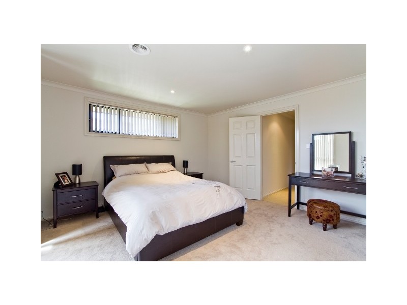 8 Dorothy Green Crescent, Franklin ACT 2913