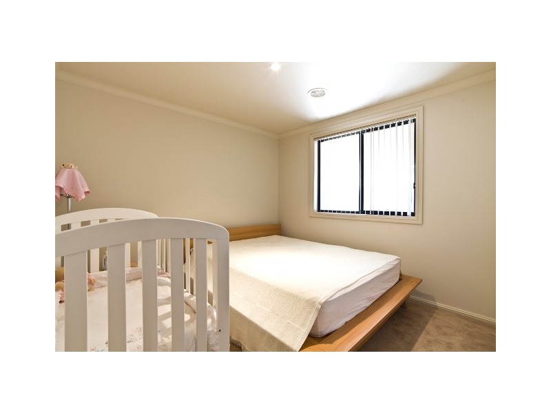 8 Dorothy Green Crescent, Franklin ACT 2913