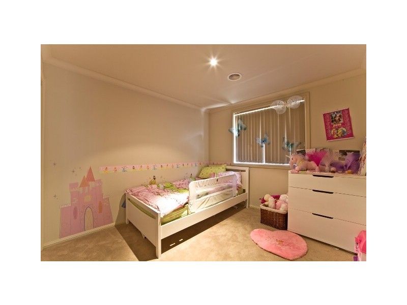 8 Dorothy Green Crescent, Franklin ACT 2913