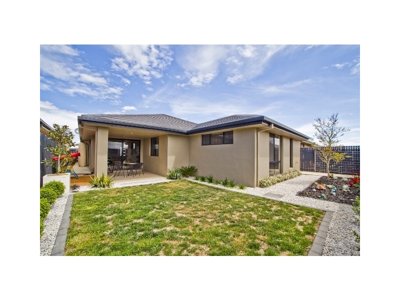 8 Dorothy Green Crescent, Franklin ACT 2913