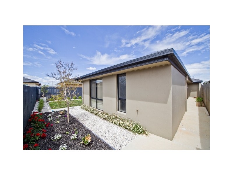 8 Dorothy Green Crescent, Franklin ACT 2913