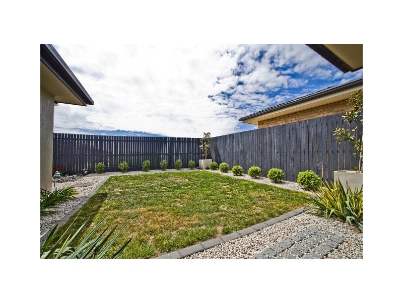 8 Dorothy Green Crescent, Franklin ACT 2913