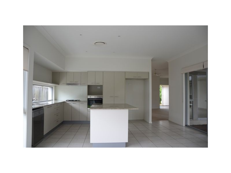 57 Torrens Cres, Wakerley QLD 4154
