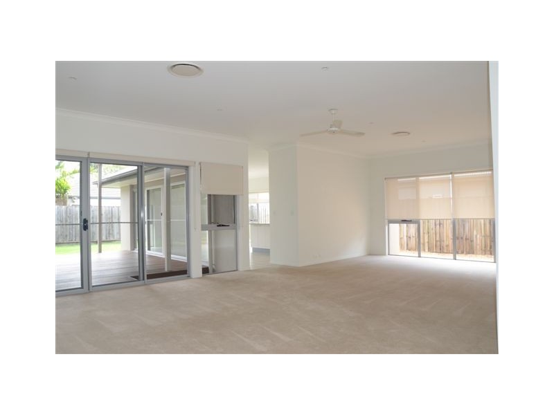 57 Torrens Cres, Wakerley QLD 4154