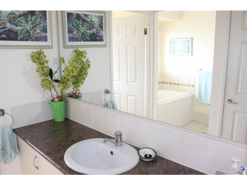 69 Fairway drive, Kensington Grove QLD 4341