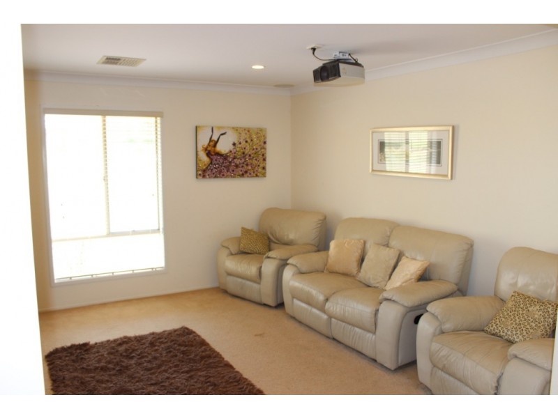 69 Fairway drive, Kensington Grove QLD 4341