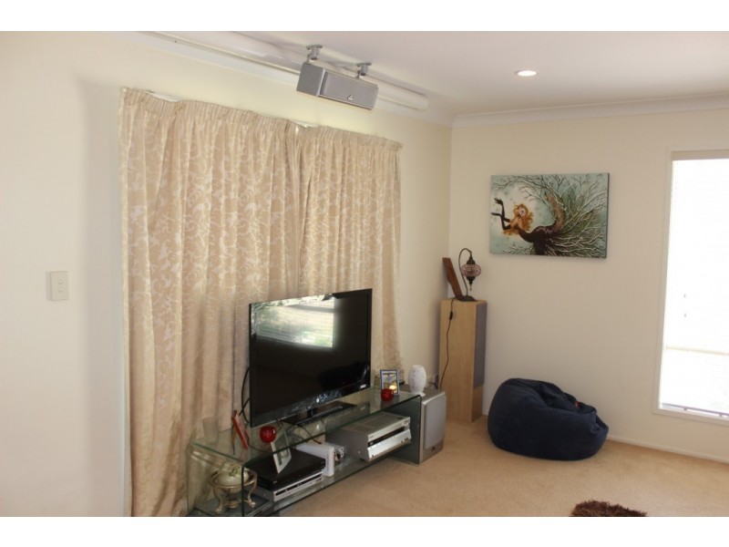 69 Fairway drive, Kensington Grove QLD 4341