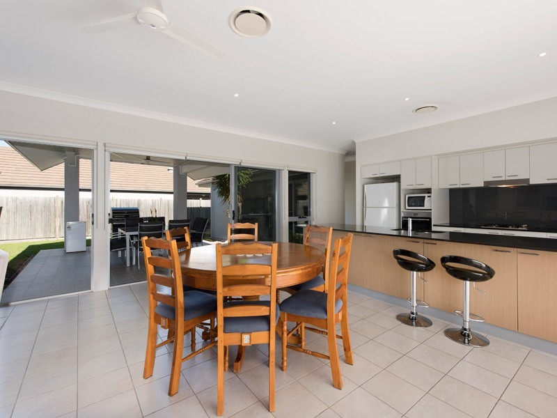 45 Watervale Parade, Wakerley QLD 4154