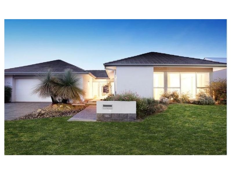 15 Mossvale Drive, Wakerley QLD 4154