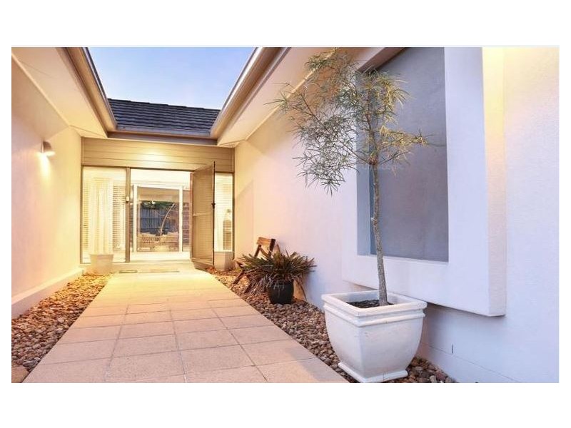 15 Mossvale Drive, Wakerley QLD 4154