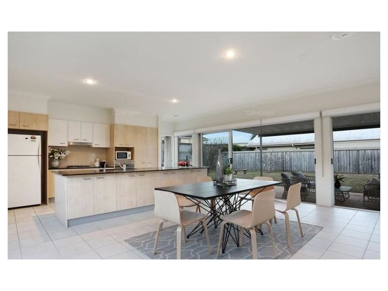 15 Mossvale Drive, Wakerley QLD 4154