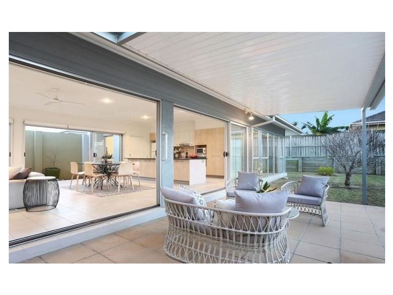 15 Mossvale Drive, Wakerley QLD 4154