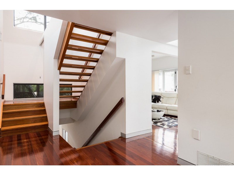 76 Hillsdon Road, Taringa QLD 4068
