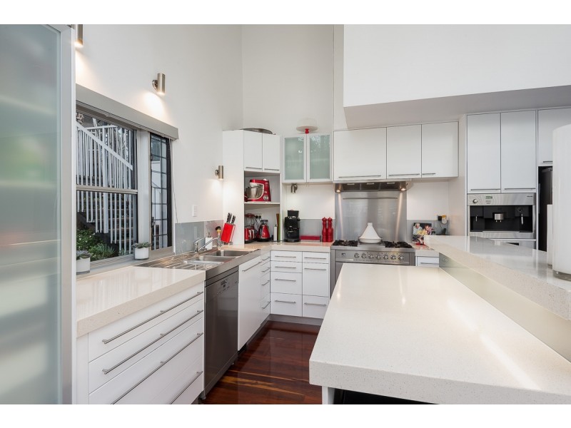 76 Hillsdon Road, Taringa QLD 4068