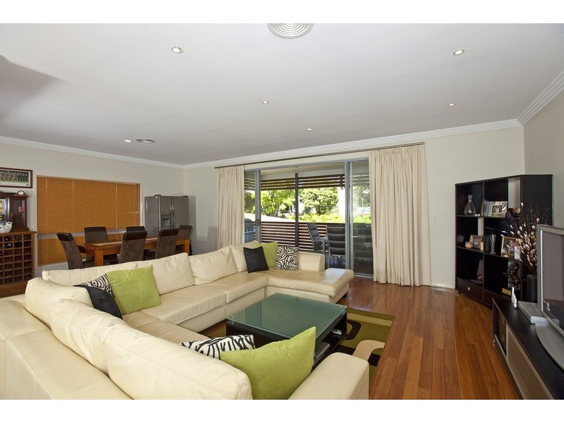 123 Macrossan Avenue, Norman Park QLD 4170