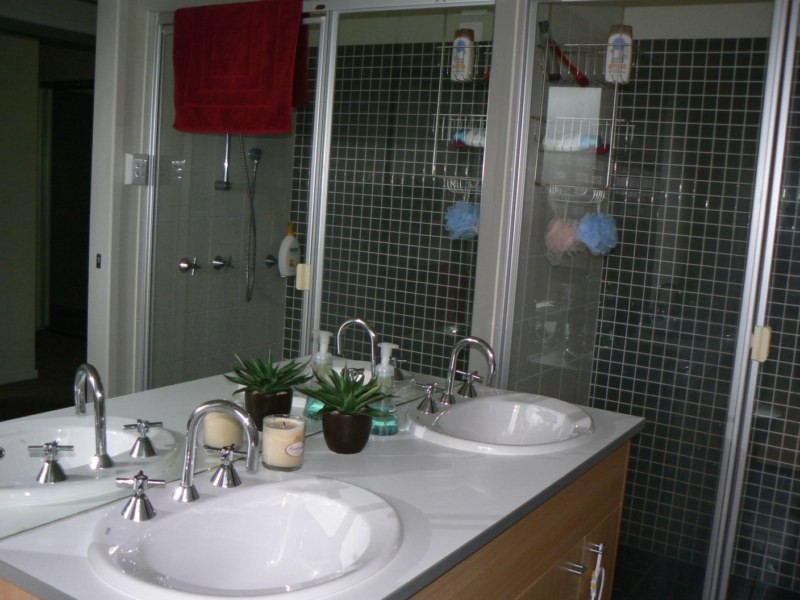 60 Mossvale Drive, Wakerley QLD 4154