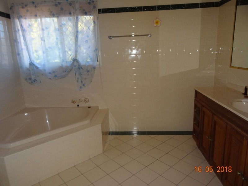 5 Torrens Place, Parkinson QLD 4115