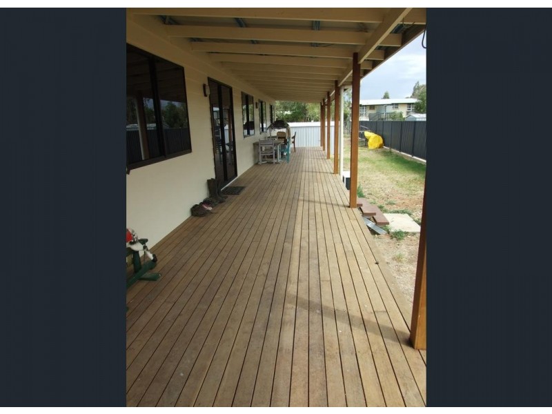 22 Bedford Street, Blackall QLD 4472